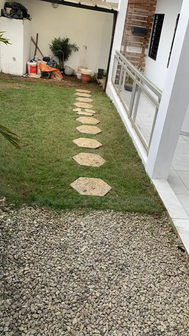 7chbre Duplex dans Diomande Moustapha, Cocody à Vendre
