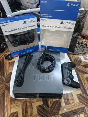 Ps4 Slim Craquer Avec Deux Manettes
