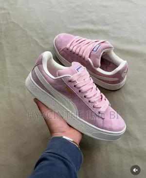 Puma Suède  Xl 
Pointures : 37 À 45
Prix  : 20.000 F
Appel/