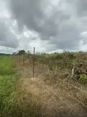 A Vendre en Bordure De l'Autoroute Du Nord
