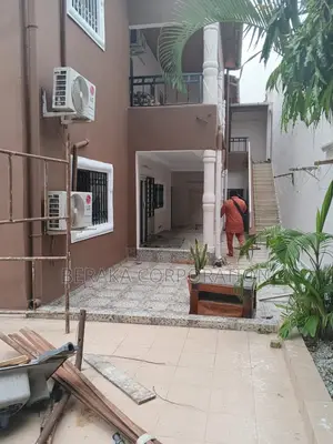 6chbre Duplex dans Beraka Corporation, Cocody à Louer