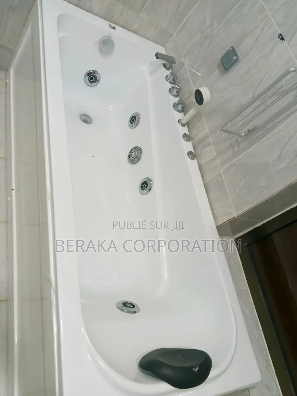 6chbre Duplex dans Beraka Corporation, Cocody à Louer