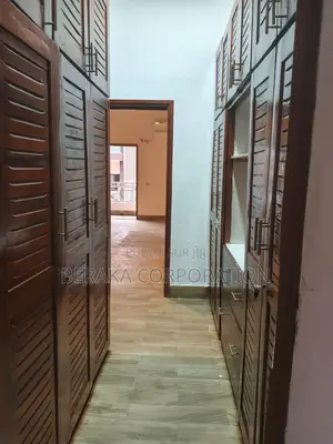 6chbre Duplex dans Beraka Corporation, Cocody à Louer