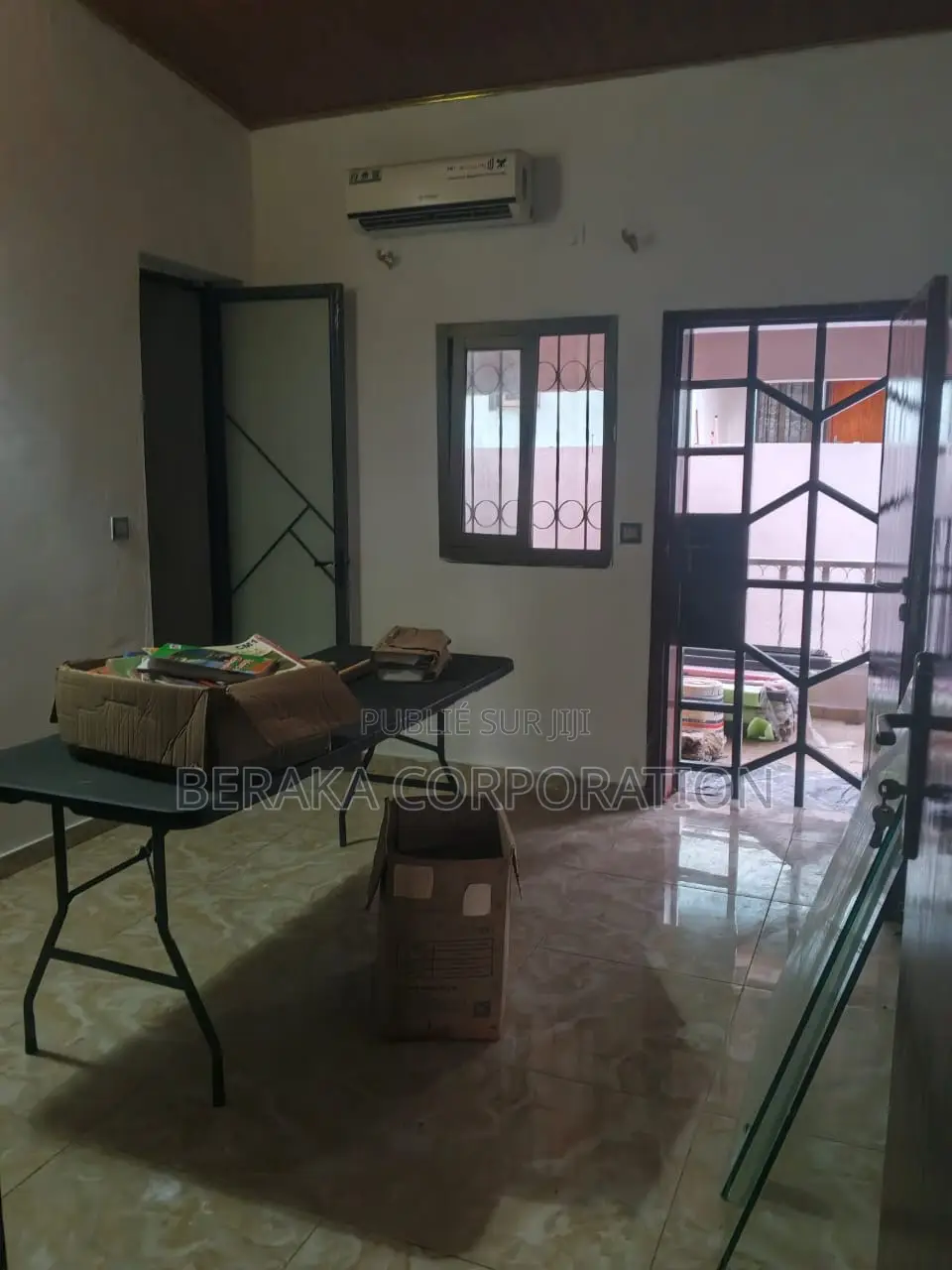 6chbre Duplex dans Beraka Corporation, Cocody à Louer