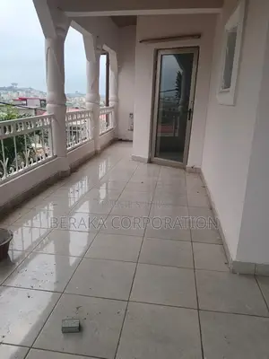 6chbre Duplex dans Beraka Corporation, Cocody à Louer