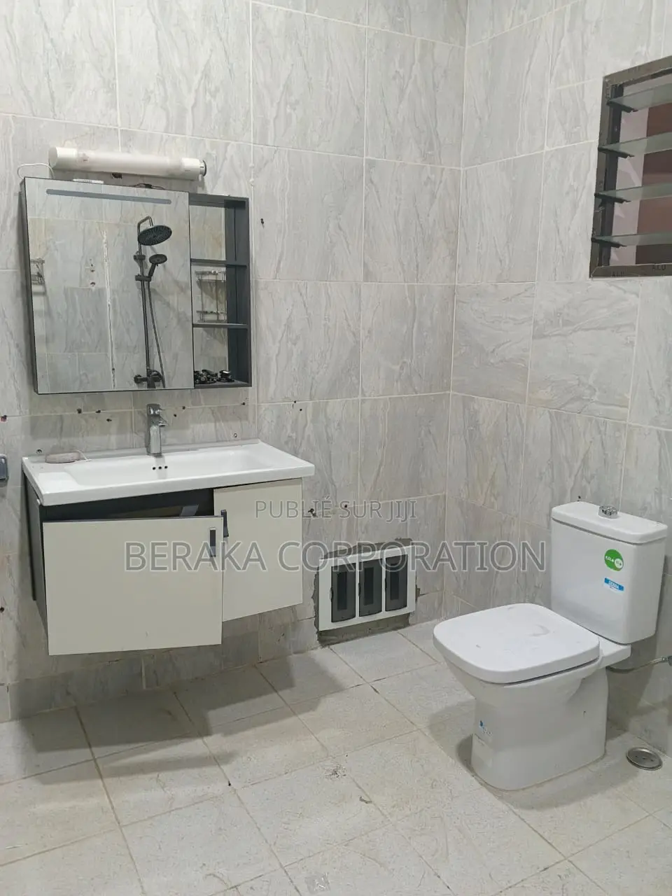 6chbre Duplex dans Beraka Corporation, Cocody à Louer