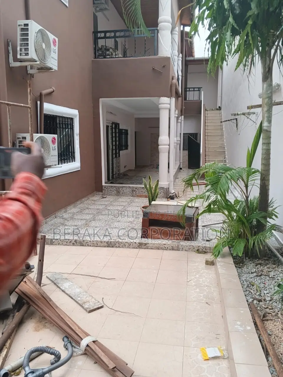 6chbre Duplex dans Beraka Corporation, Cocody à Louer