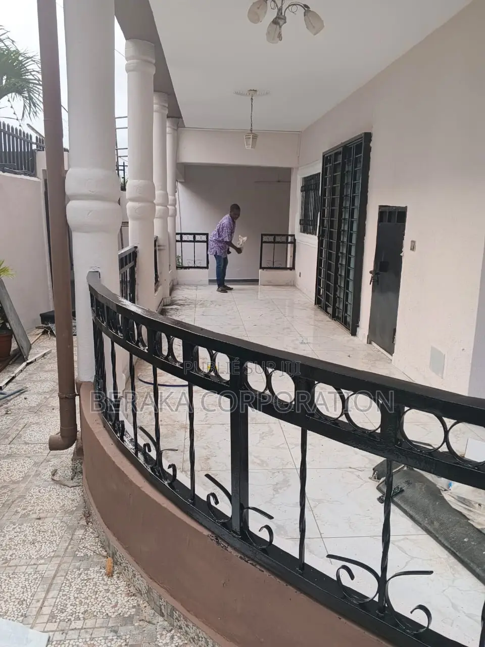6chbre Duplex dans Beraka Corporation, Cocody à Louer