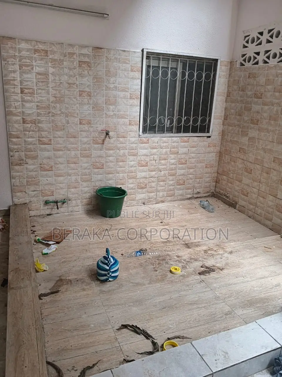 6chbre Duplex dans Beraka Corporation, Cocody à Louer