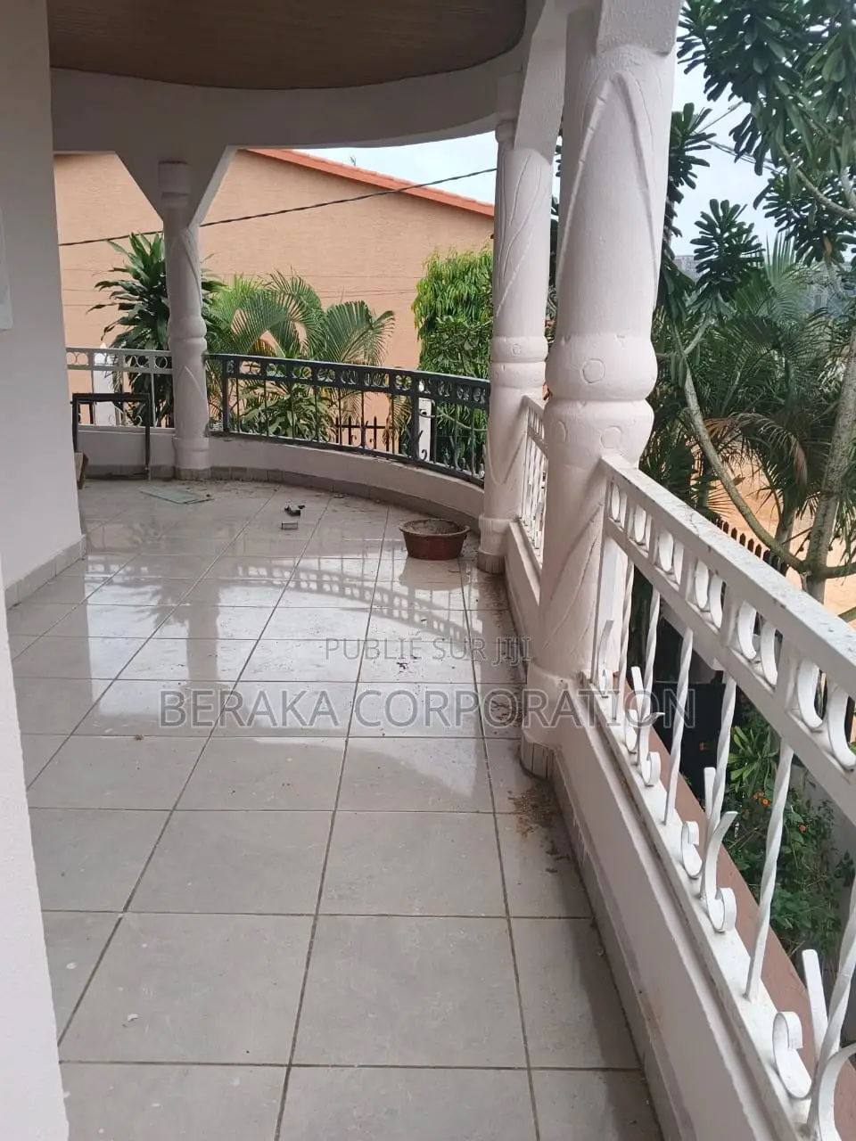 6chbre Duplex dans Beraka Corporation, Cocody à Louer