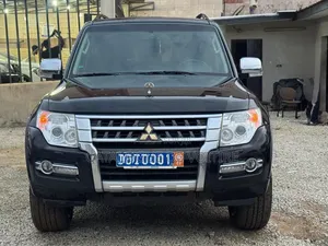 Mitsubishi Pajero 2022 Noir