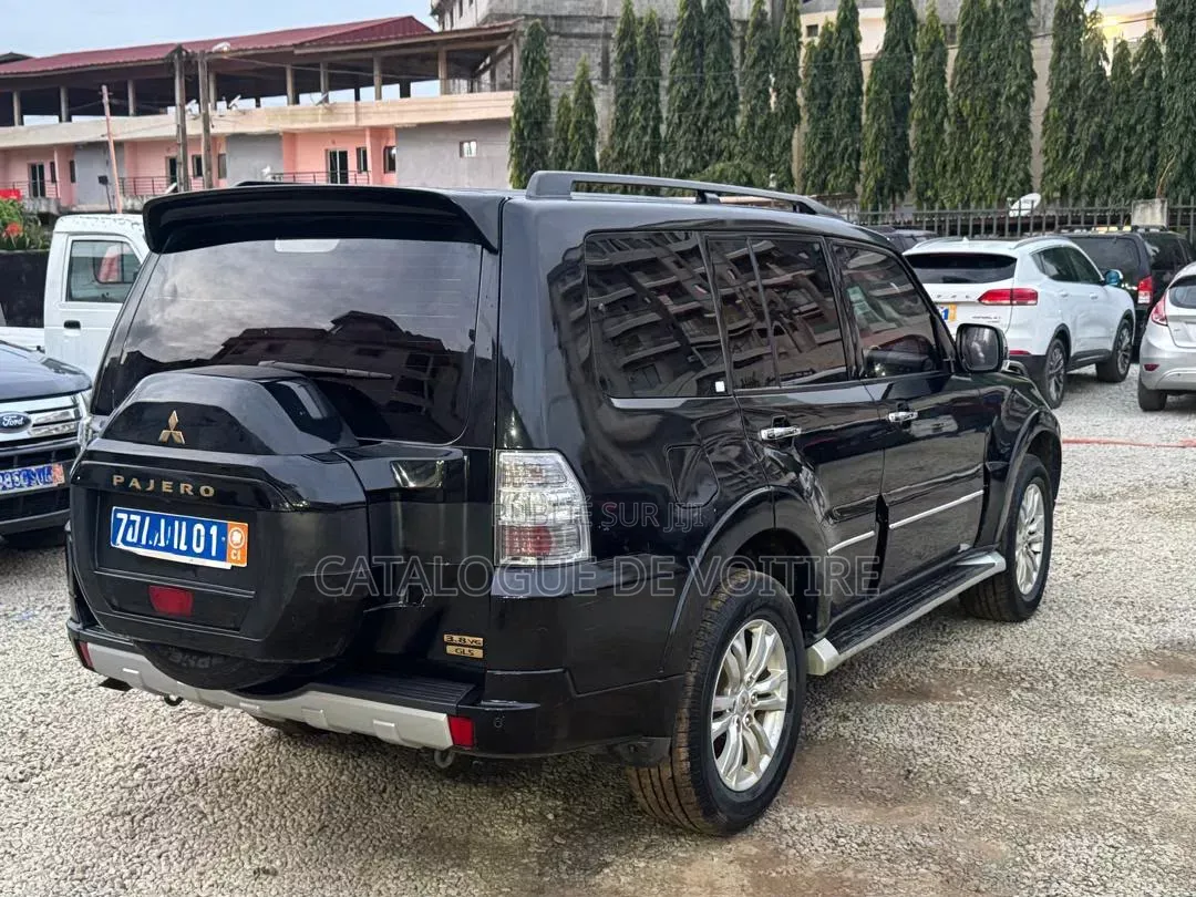 Mitsubishi Pajero 2022 Noir