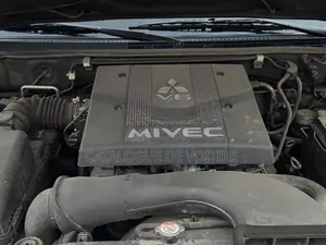Mitsubishi Pajero 2022 Noir