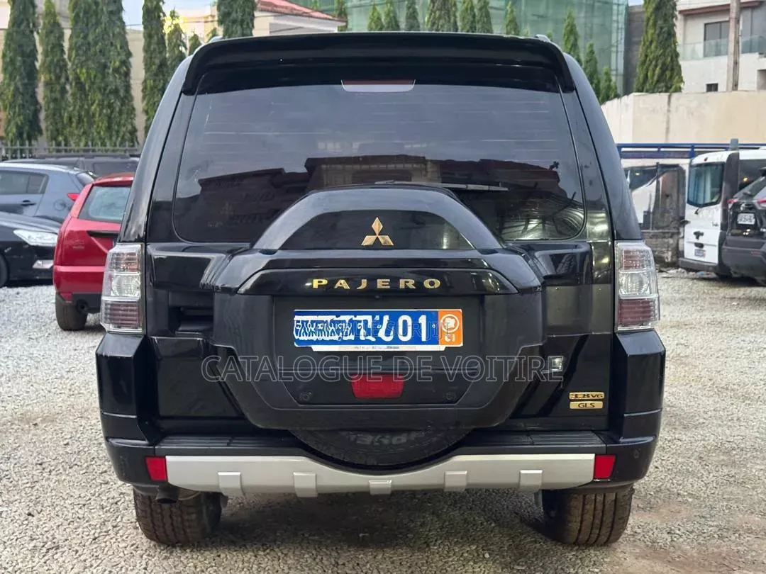 Mitsubishi Pajero 2022 Noir