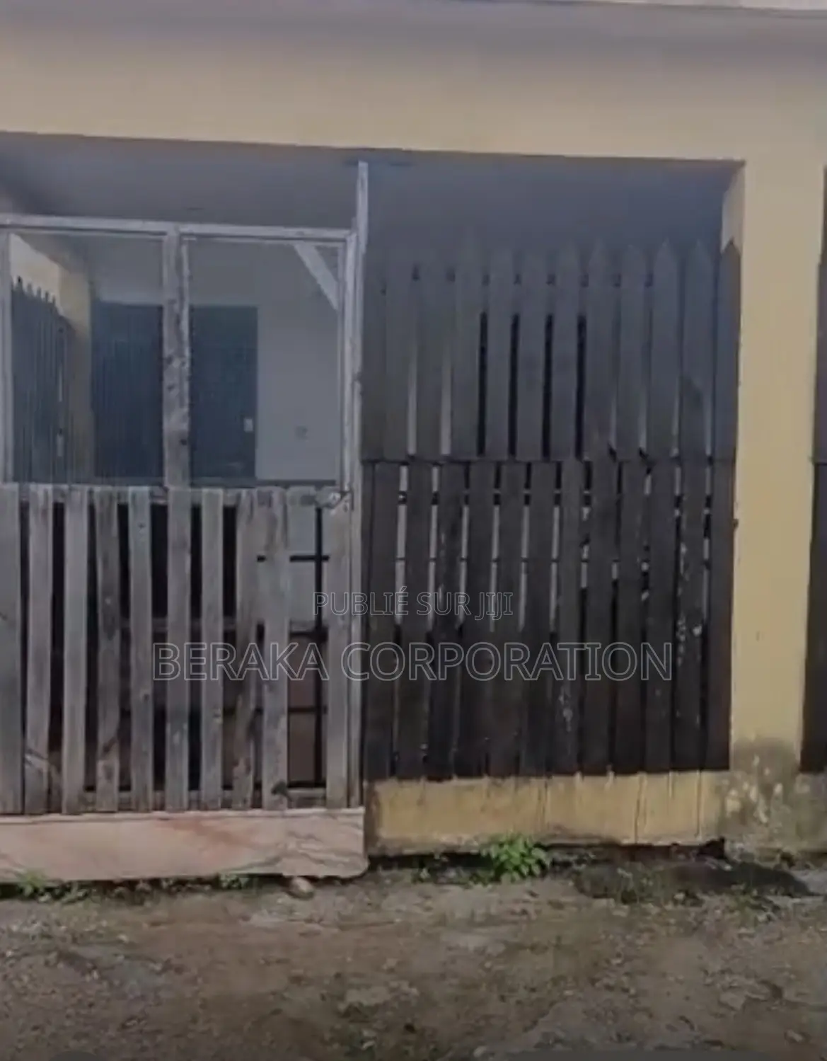 3chbre Maison dans Beraka, Cocody à Vendre