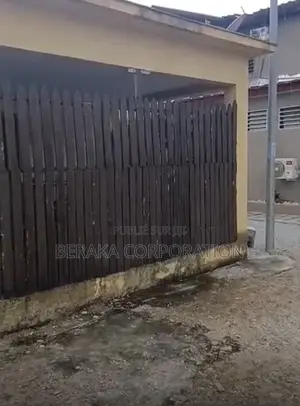 3chbre Maison dans Beraka, Cocody à Vendre