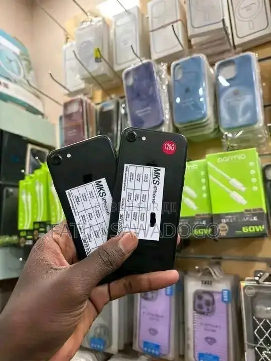 Nouveau Apple iPhone 7 128 GB Noir
