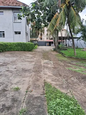 À Vendre — Terrain Bâti Sur 2 439 M2