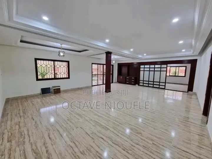 4chbre Villa dans Terre De Grâce, Cocody à Louer