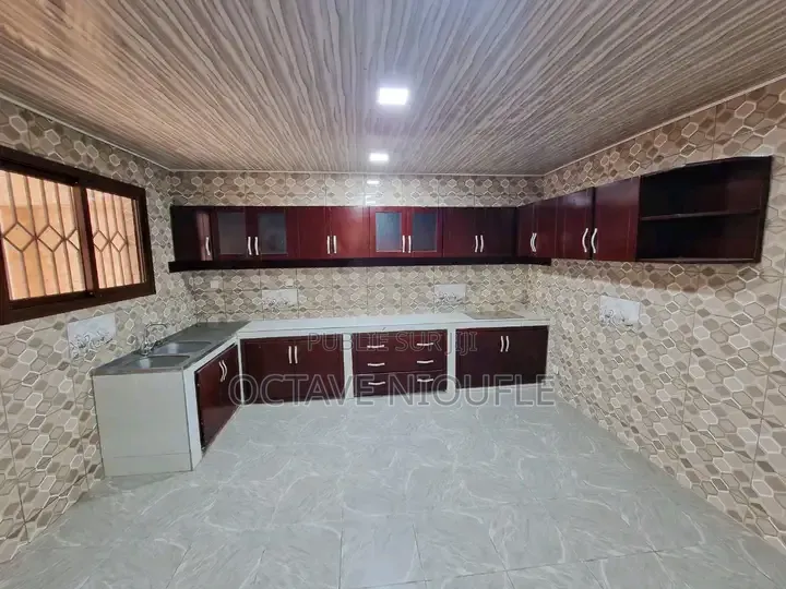 4chbre Villa dans Terre De Grâce, Cocody à Louer