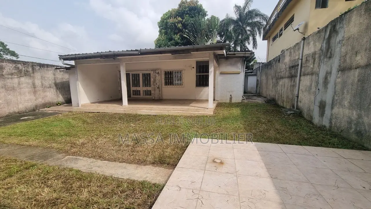 4chbre Villa dans Massa Immobilier, Cocody à Vendre