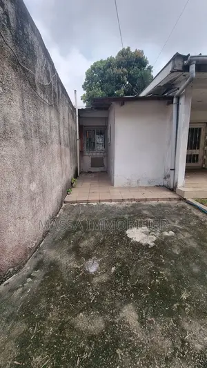 4chbre Villa dans Massa Immobilier, Cocody à Vendre