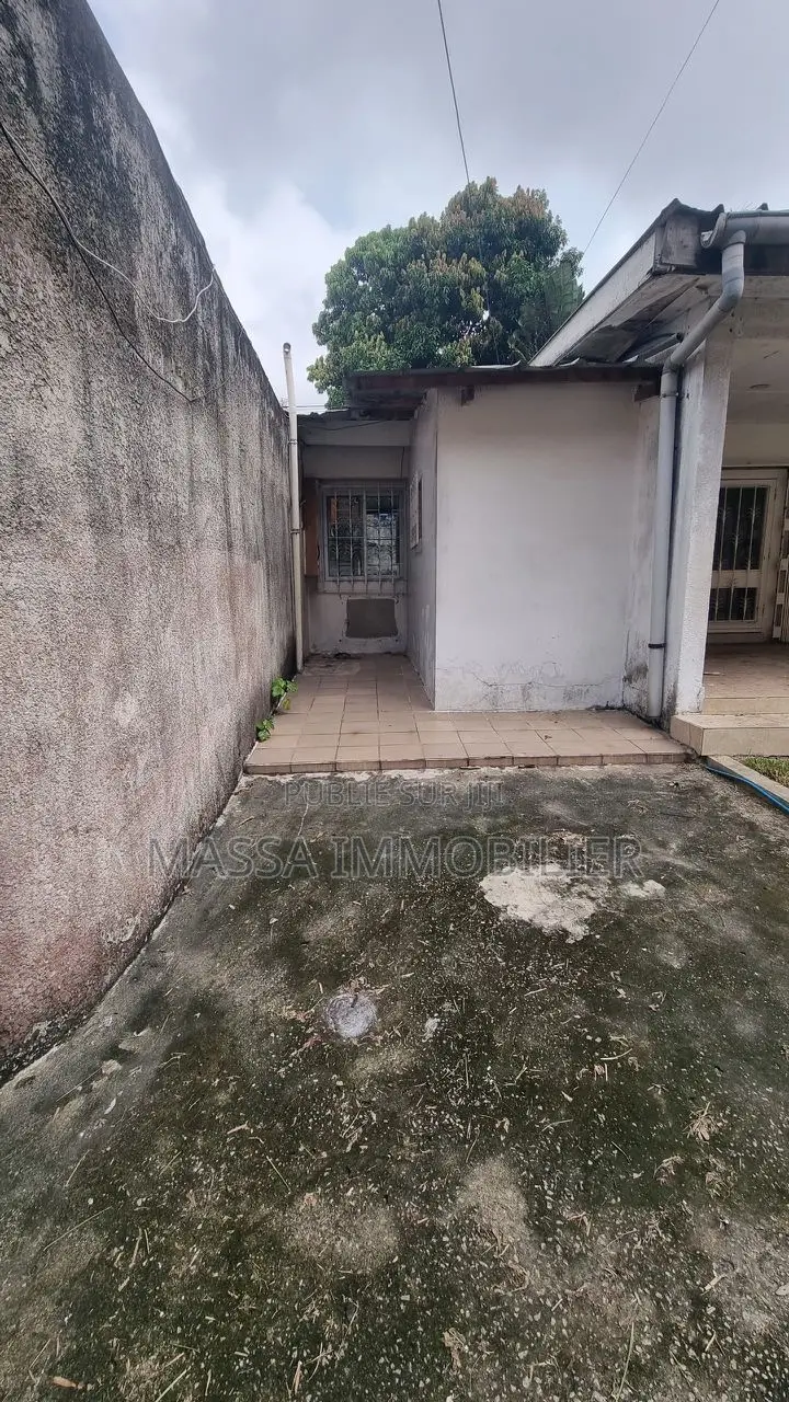 4chbre Villa dans Massa Immobilier, Cocody à Vendre