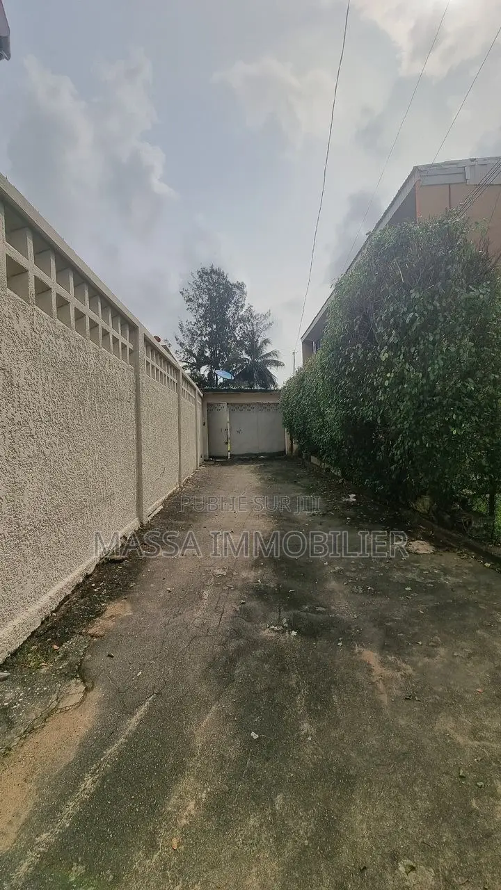 4chbre Villa dans Massa Immobilier, Cocody à Vendre