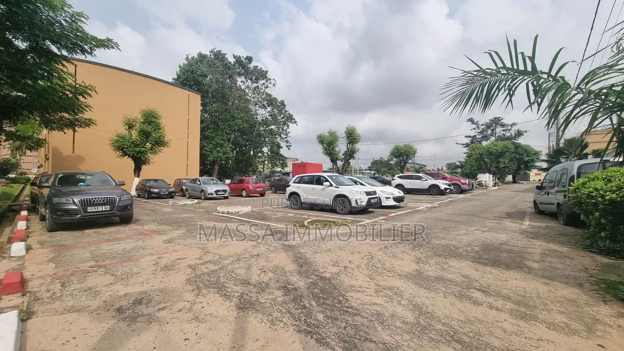 4chbre Villa dans Massa Immobilier, Cocody à Vendre