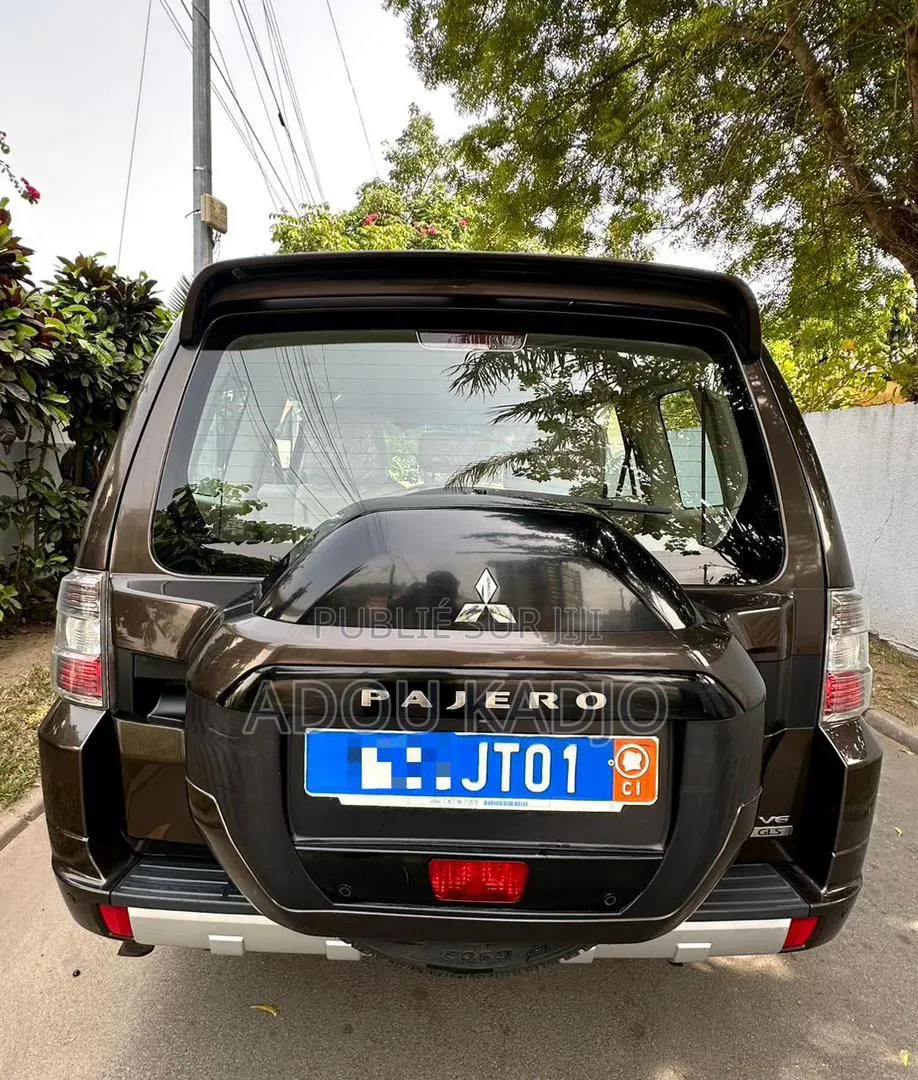 Mitsubishi Pajero V80 3.5 V6 GL/GLS 2020 Marron