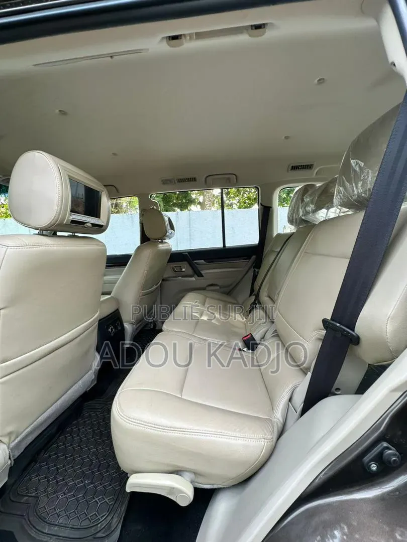 Mitsubishi Pajero V80 3.5 V6 GL/GLS 2020 Marron