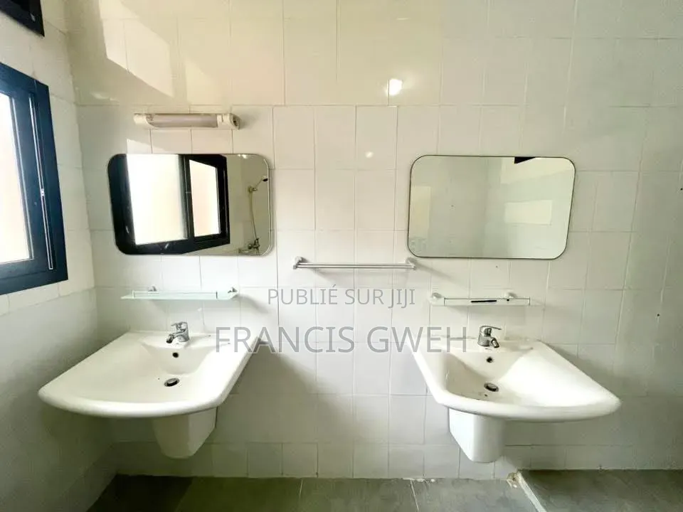 3chbre Appartement dans Francis Gweh, Cocody à Louer