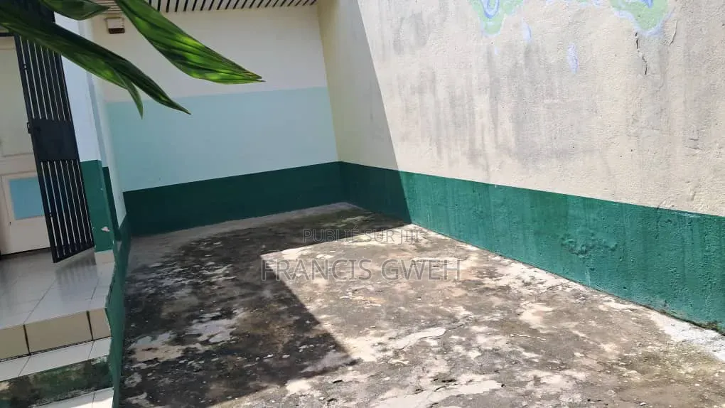 2chbre Villa dans Francis Gweh, Cocody à Vendre