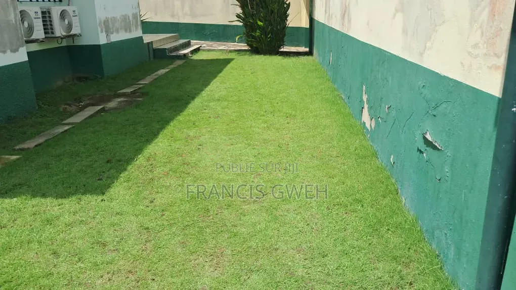 2chbre Villa dans Francis Gweh, Cocody à Vendre