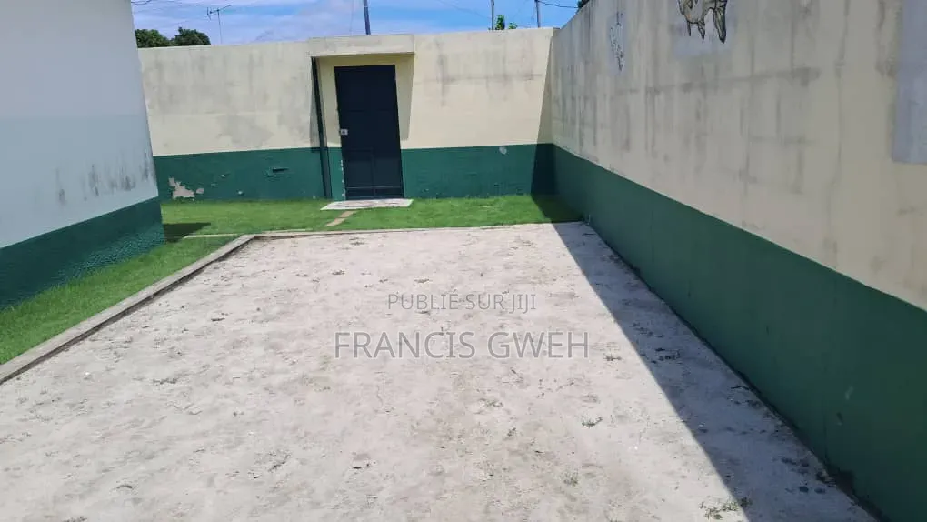 2chbre Villa dans Francis Gweh, Cocody à Vendre