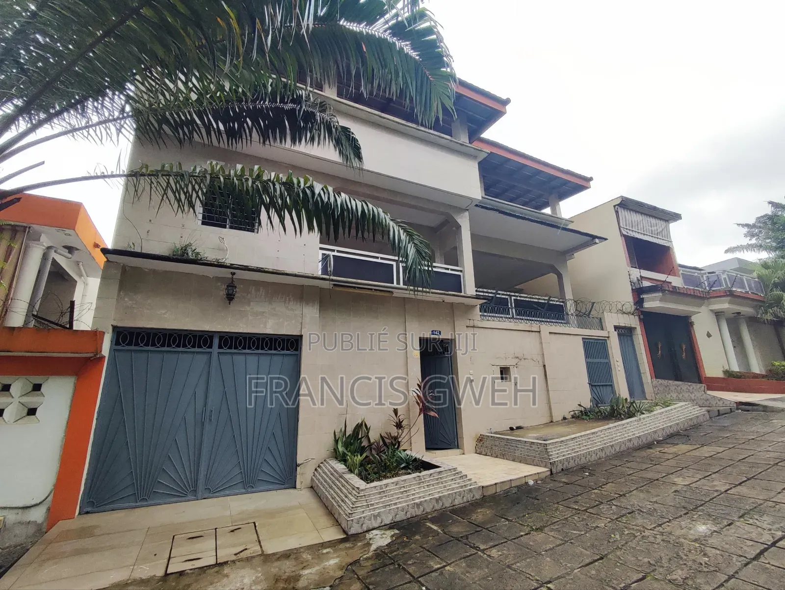 6chbre Duplex dans Francis Gweh, Cocody à Vendre