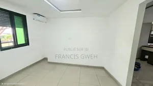 4chbre Duplex dans Francis Gweh, Cocody à Louer
