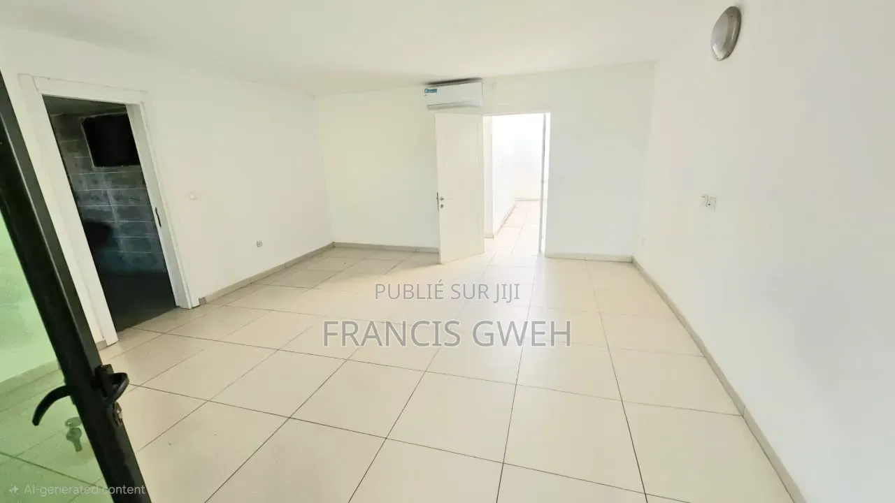 4chbre Duplex dans Francis Gweh, Cocody à Louer