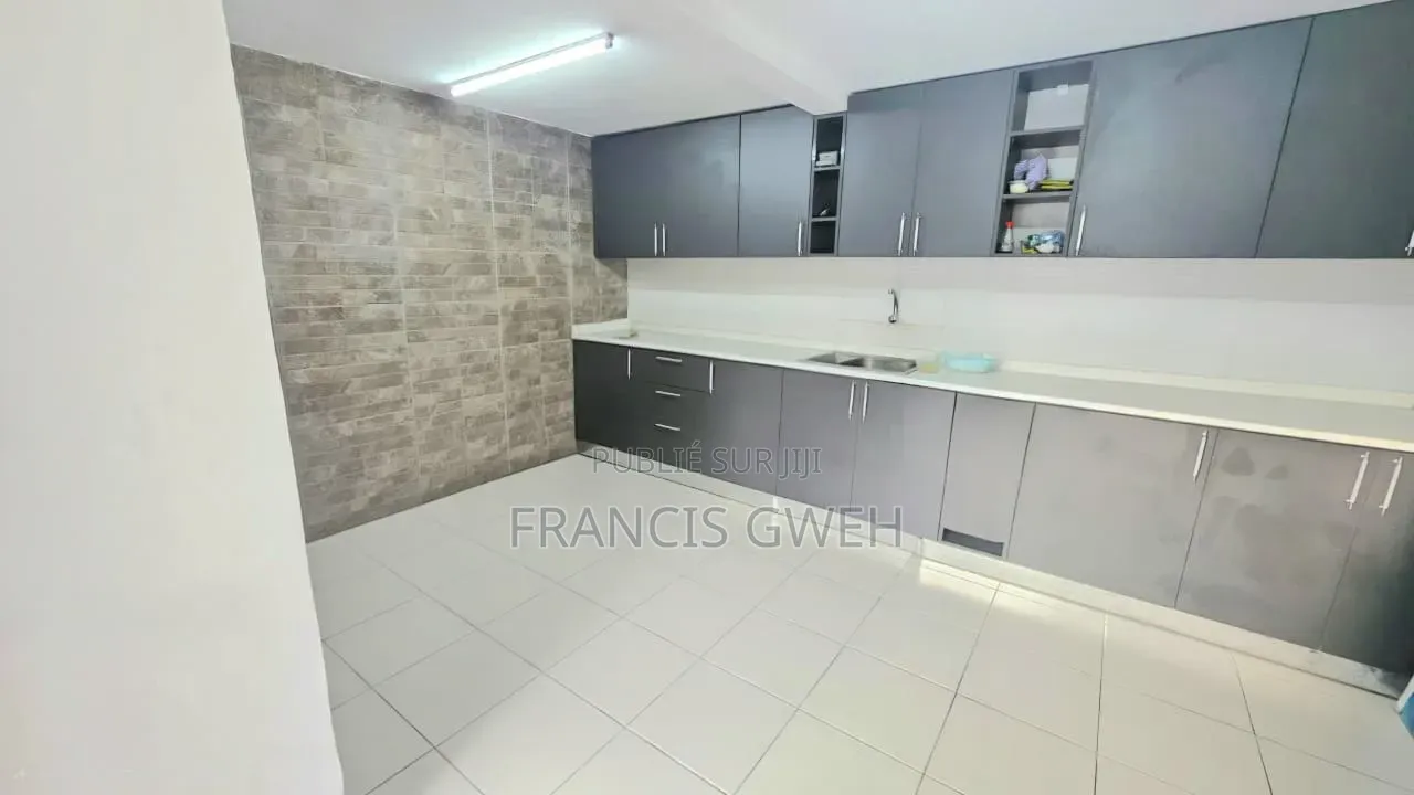 4chbre Duplex dans Francis Gweh, Cocody à Louer