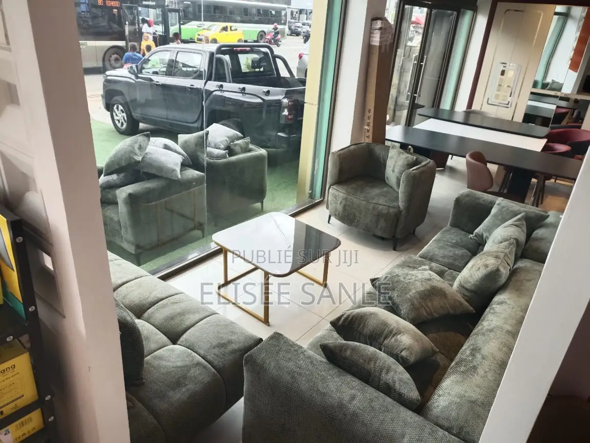 Salon Moderne 3+2+1– Élégance Confort
