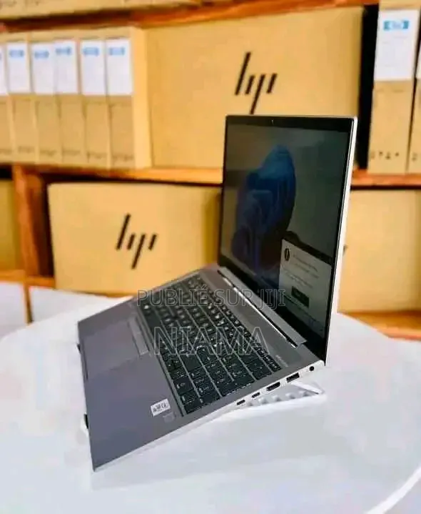 Nouveau HP ZBook Firefly 14 G7 32GB Intel Core i7 SSD 512GB