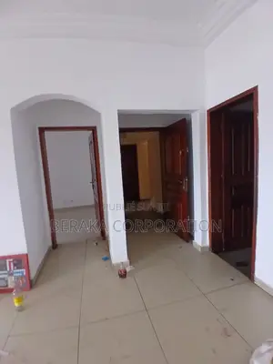 4chbre Duplex dans Beraka Corporation, Cocody à Louer