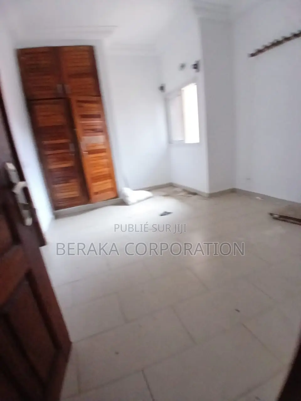 4chbre Duplex dans Beraka Corporation, Cocody à Louer