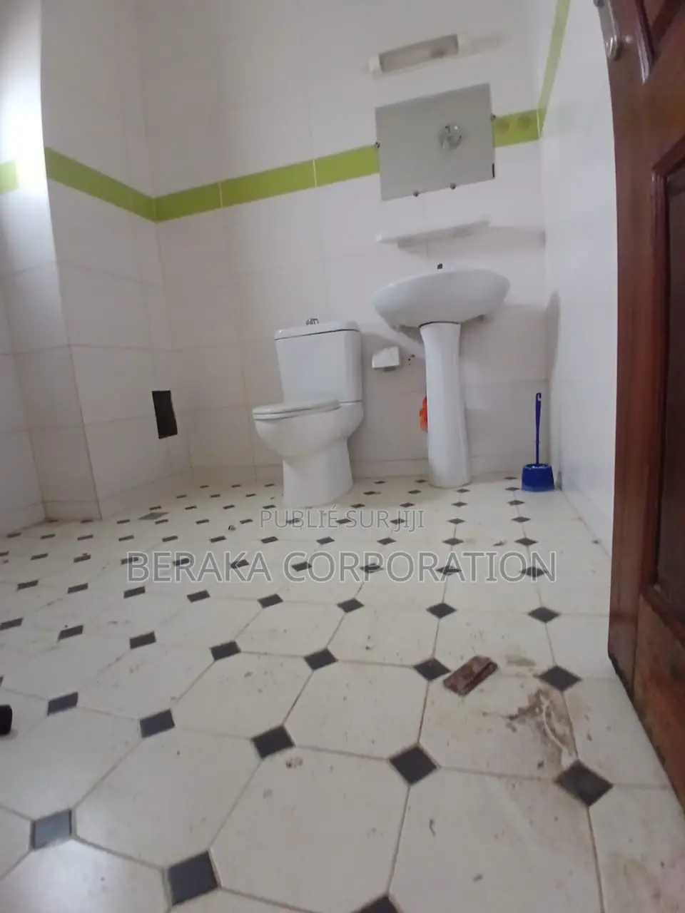 4chbre Duplex dans Beraka Corporation, Cocody à Louer