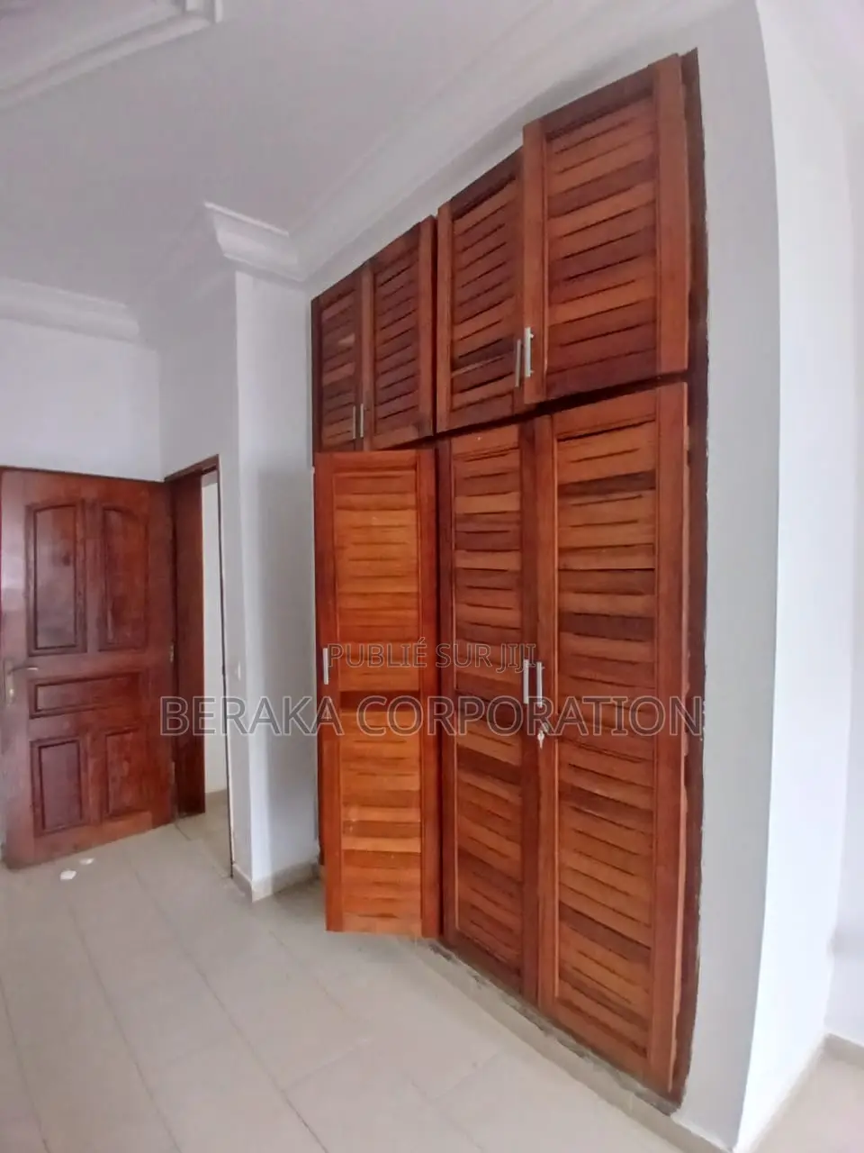 4chbre Duplex dans Beraka Corporation, Cocody à Louer