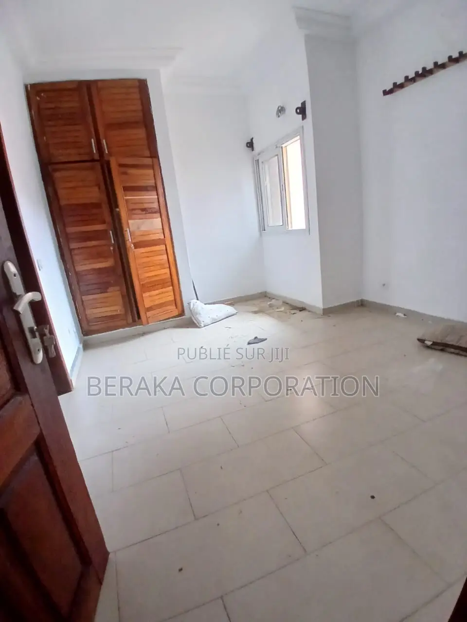 4chbre Duplex dans Beraka Corporation, Cocody à Louer