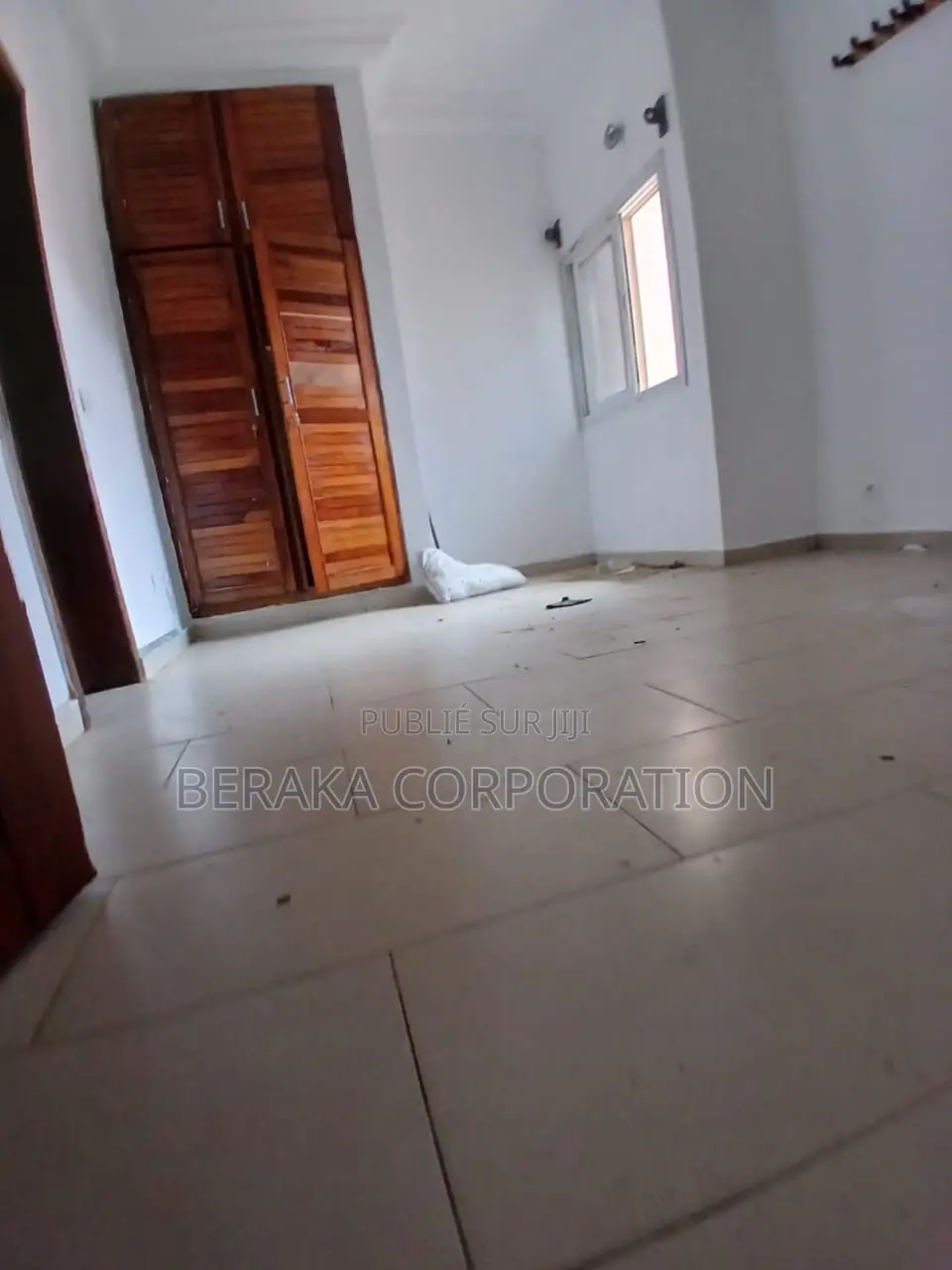 4chbre Duplex dans Beraka Corporation, Cocody à Louer