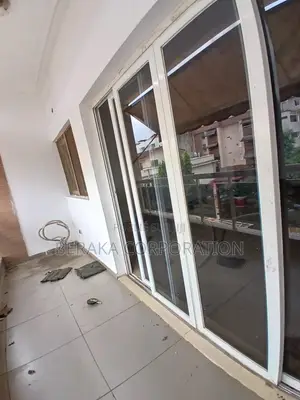 4chbre Duplex dans Beraka Corporation, Cocody à Louer
