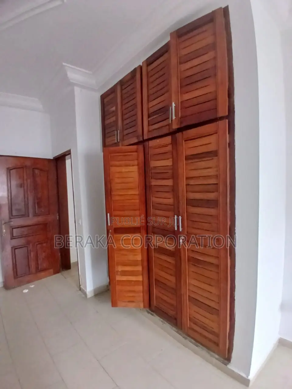 4chbre Duplex dans Beraka Corporation, Cocody à Louer
