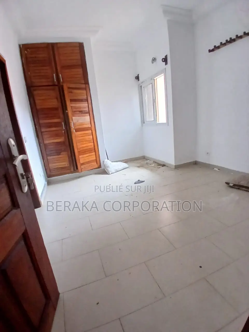 4chbre Duplex dans Beraka Corporation, Cocody à Louer